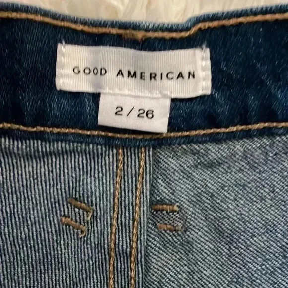 🆕 Good American Good 90’s Jean Shorts