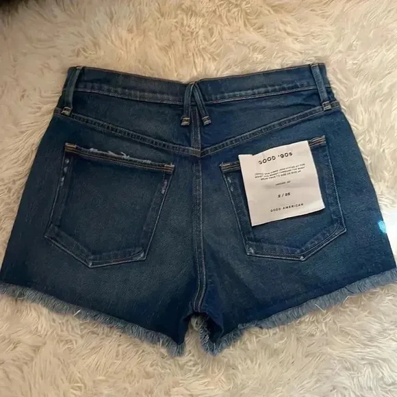 🆕 Good American Good 90’s Jean Shorts