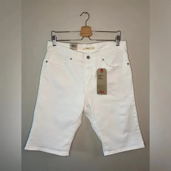 🏷️ NWT Levi’s Bermuda Shorts