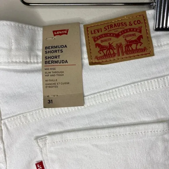 🏷️ NWT Levi’s Bermuda Shorts