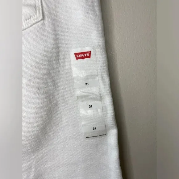 🏷️ NWT Levi’s Bermuda Shorts