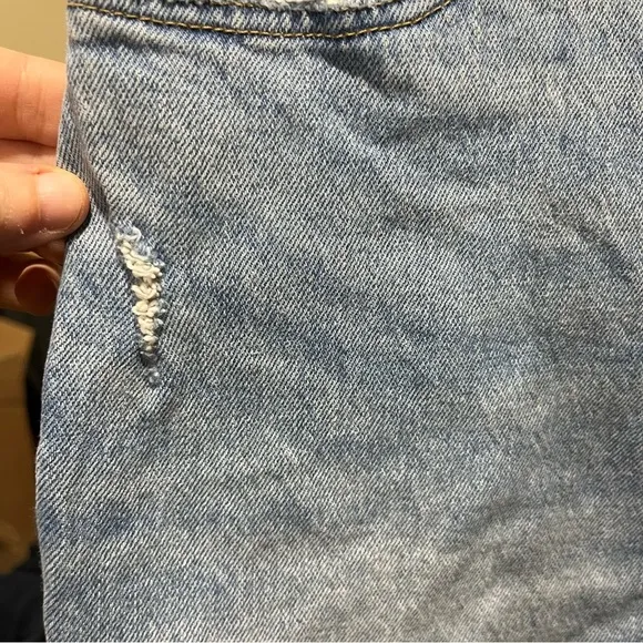 ABERCROMBIE &amp; FITCH ~ The 90s Straight Ultra High Rise Cutoff Shorts