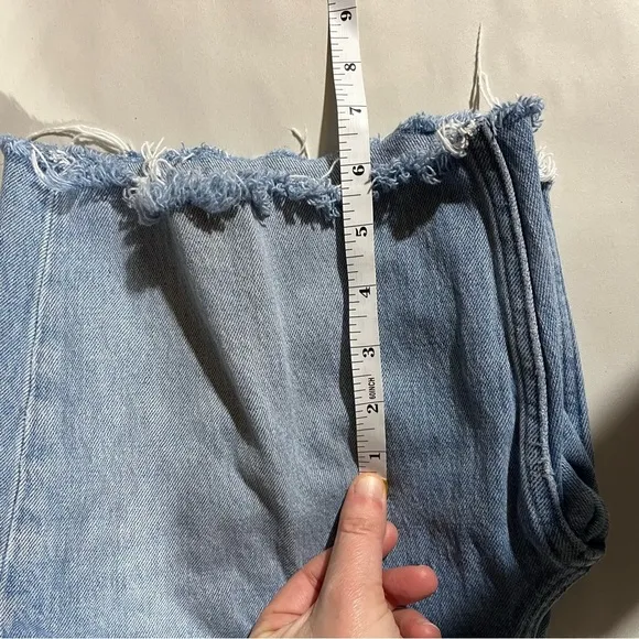 ABERCROMBIE &amp; FITCH ~ The 90s Straight Ultra High Rise Cutoff Shorts