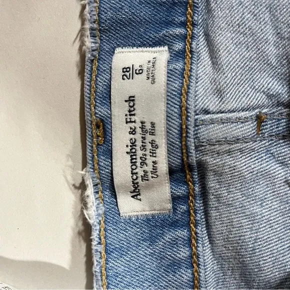 ABERCROMBIE &amp; FITCH ~ The 90s Straight Ultra High Rise Cutoff Shorts
