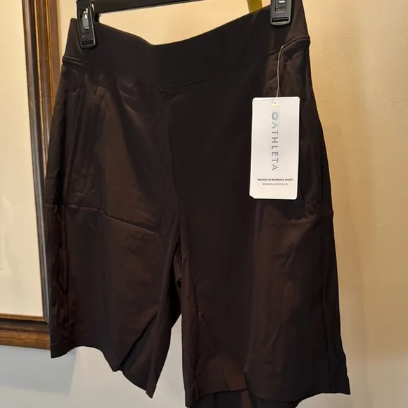 Athleta Women's Black Bermuda Shorts NWT 6
