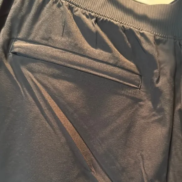 Athleta Women's Black Bermuda Shorts NWT 6