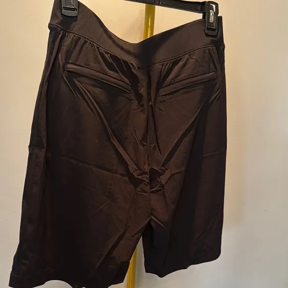 Athleta Women's Black Bermuda Shorts NWT 6