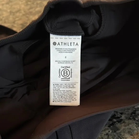 Athleta Women's Black Bermuda Shorts NWT 6