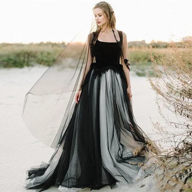 Beautiful Alternative/Gothic Bride Gown/Dress Made With Stunning Tulle Skirt And Lace Top Bodice