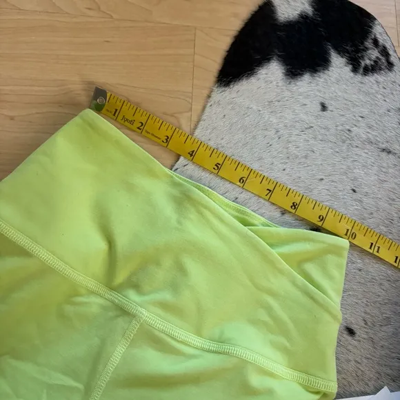 BEYOND YOGA NWT SpaceDye At Your Leisure High Waisted Corssover Shorts Size XS