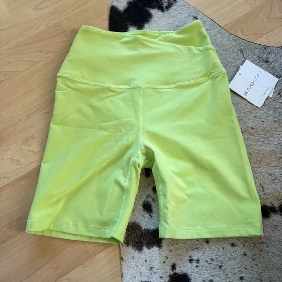 BEYOND YOGA NWT SpaceDye At Your Leisure High Waisted Corssover Shorts Size XS