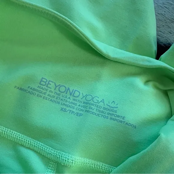 BEYOND YOGA NWT SpaceDye At Your Leisure High Waisted Corssover Shorts Size XS