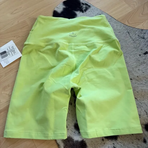 BEYOND YOGA NWT SpaceDye At Your Leisure High Waisted Corssover Shorts Size XS