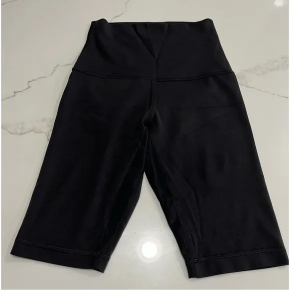 Black Lululemon Align High Rise Shorts 10”