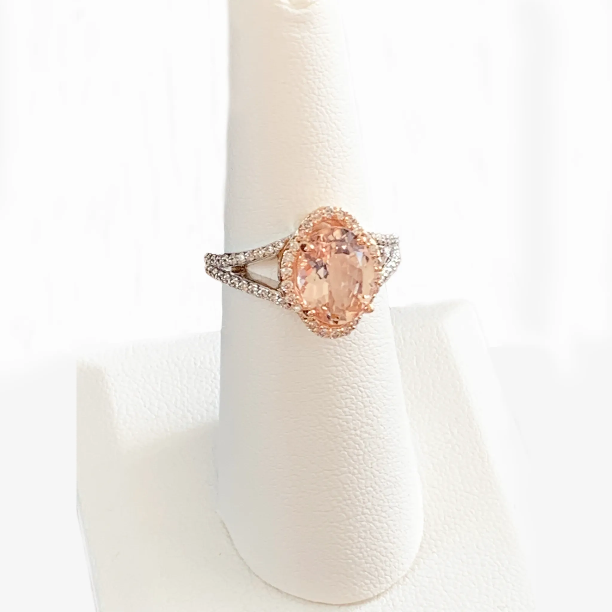 CA - New York 18 Karat Gold  Morganite and Diamond Ring
