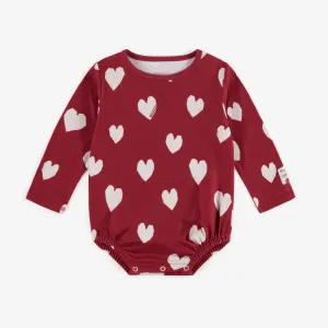 Cache-couche rouge avec cœurs à manches longues en jersey extensible, bébé || Red long-sleeved bodysuit with hearts in stretch jersey, baby