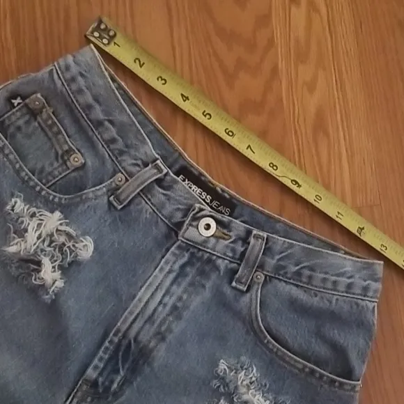 Distressed high waisted shorts 5/6