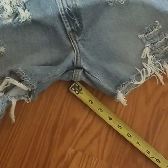 Distressed high waisted shorts 5/6