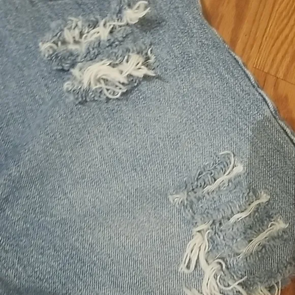 Distressed high waisted shorts 5/6