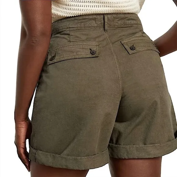 EVERLANE The Tourist Pleated Bermuda Shorts in Organic Cotton Linen Blend