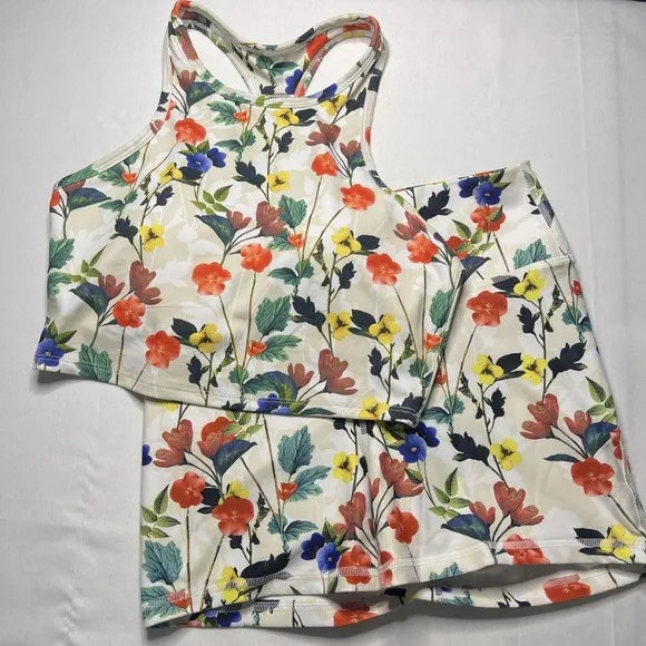 Fabletics Define High Waisted Shorts &amp; Clara Sports Bra Poppy Field S