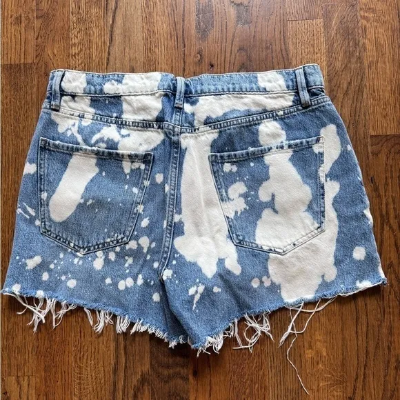 FRAME  Le Ultra Baggy hi waisted denim frayed splatter bleached shorts size 29