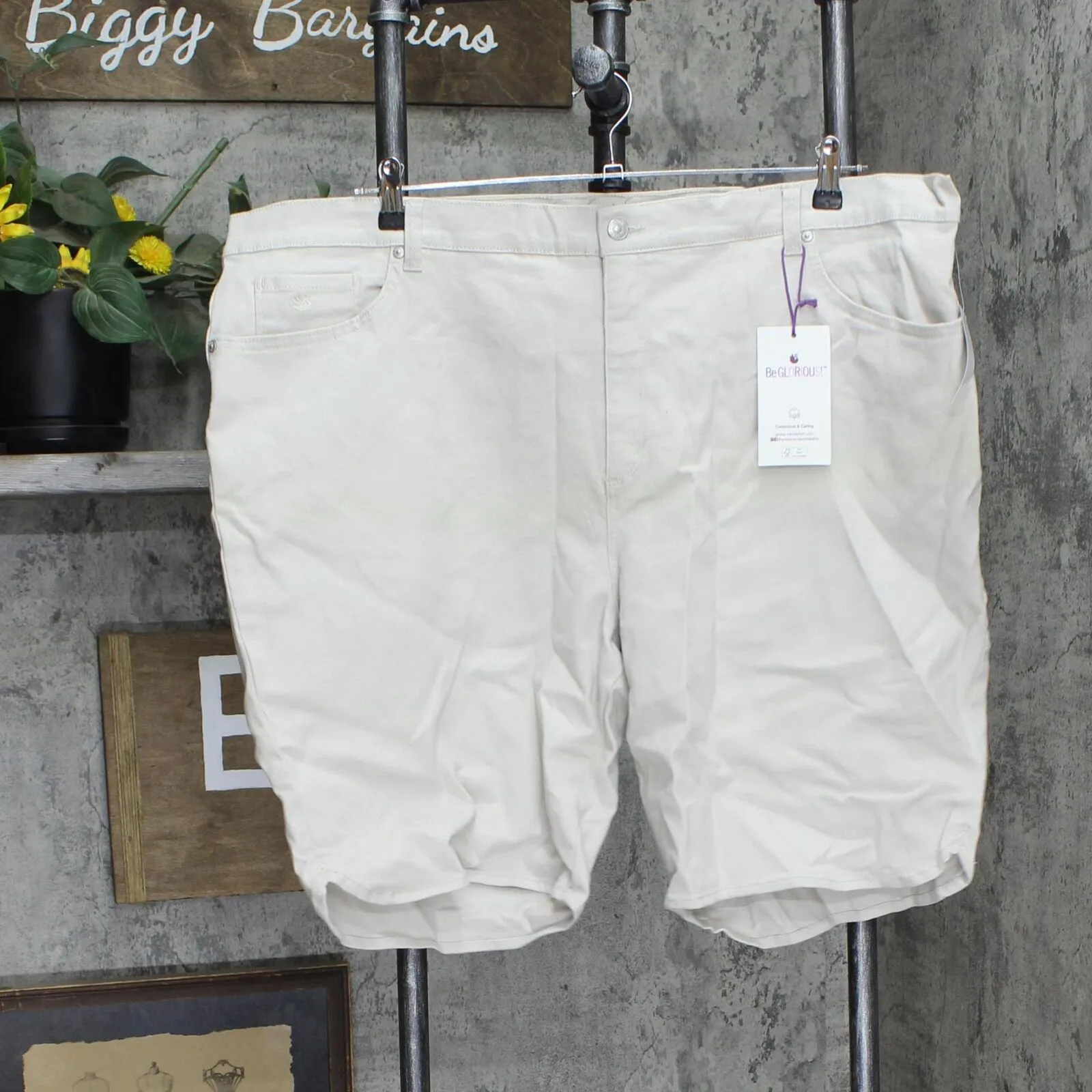 Gloria Vanderbilt Women's Plus Size Amanda Bermuda Short Stonewood Brown 24W