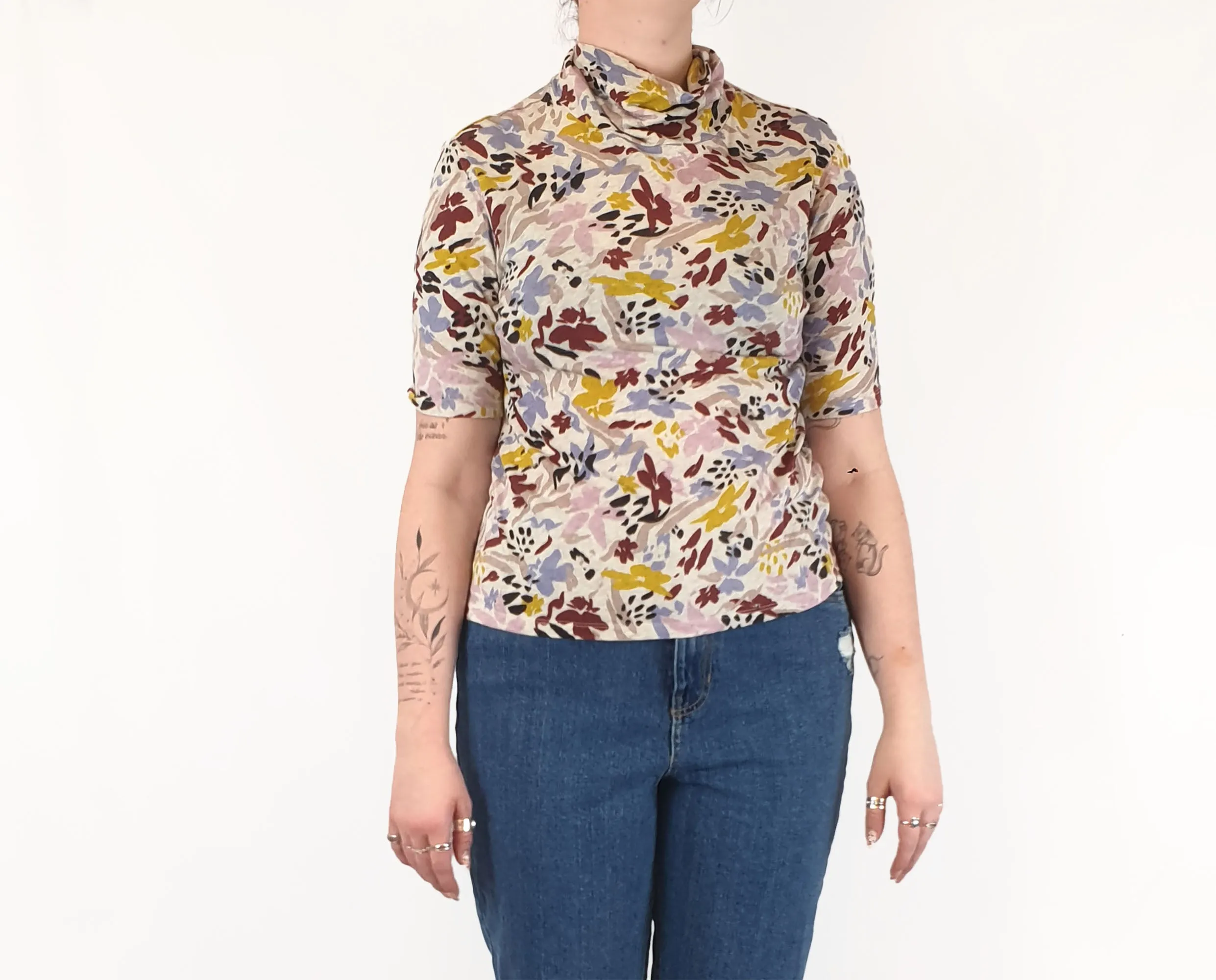 Gorman colourful floral half sleeve top size 12 (note: some pilling under arms)