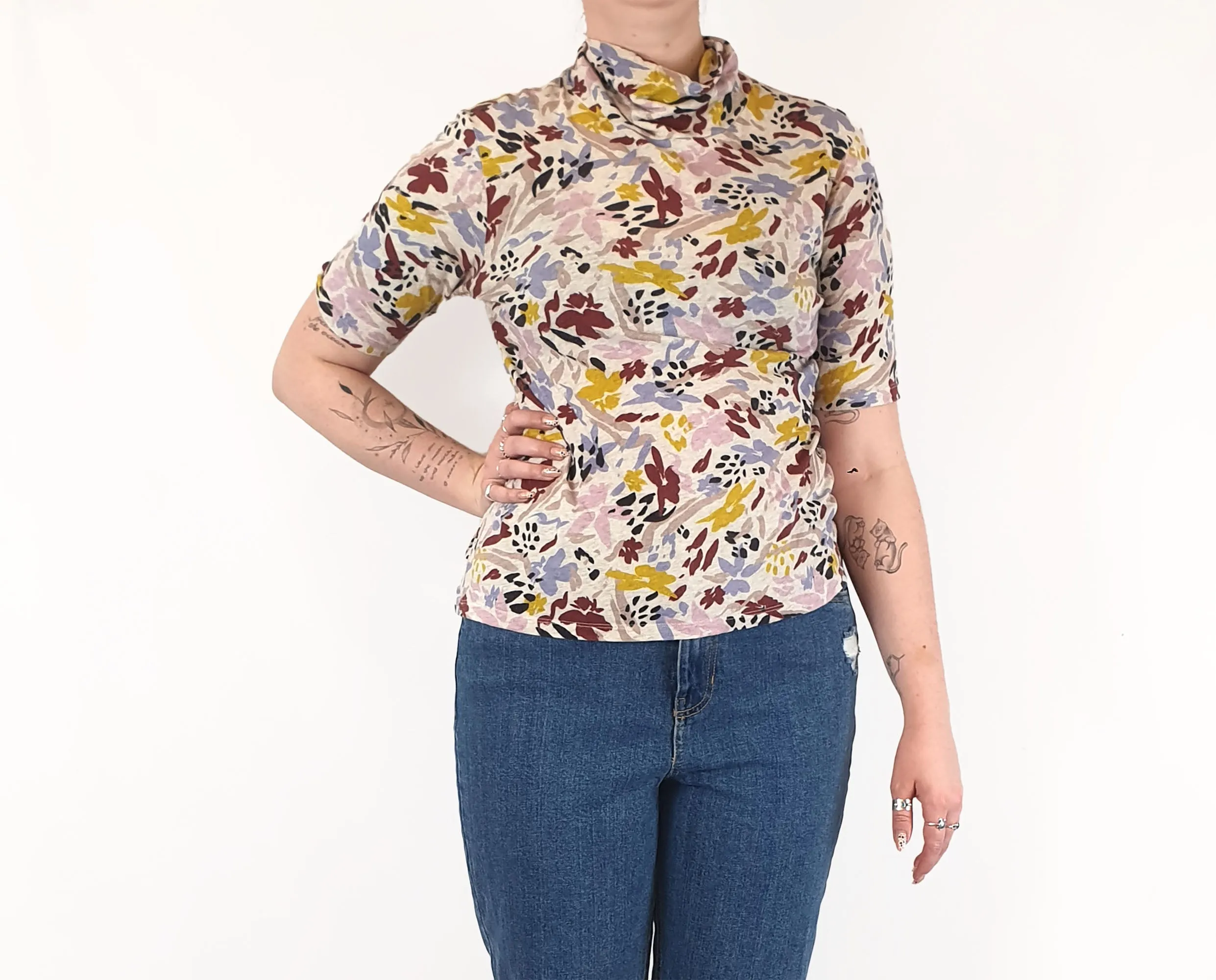 Gorman colourful floral half sleeve top size 12 (note: some pilling under arms)