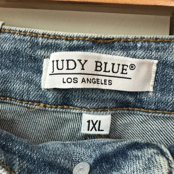 Judy Blue Women’s High Waisted Midlength Denim Patch Shorts NWT (Size 1XL)