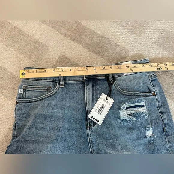 Judy Blue Women’s High Waisted Midlength Denim Patch Shorts NWT (Size 1XL)
