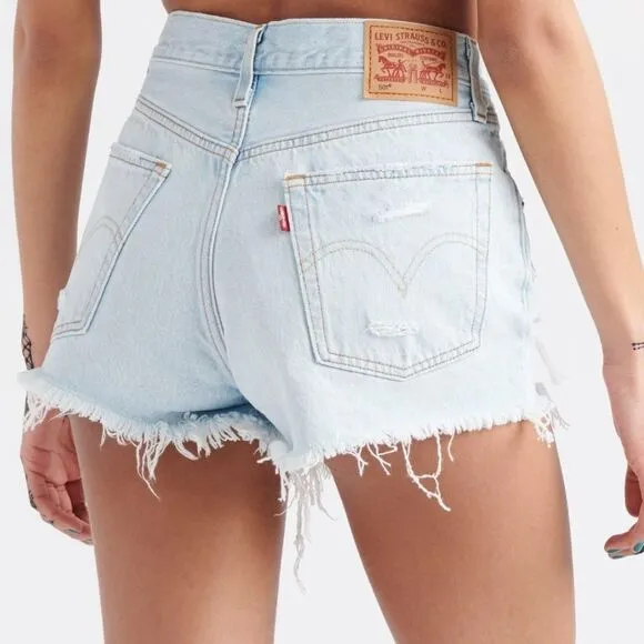 Light wash Levi shorts