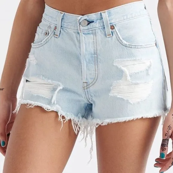 Light wash Levi shorts