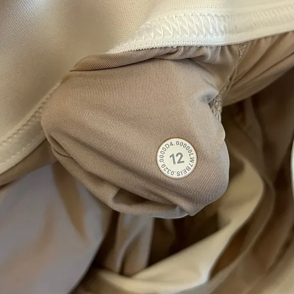 lululemon High Rise HR Hotty Hot Shorts Long 4” Poco Logo Foil White PCFW sz 12