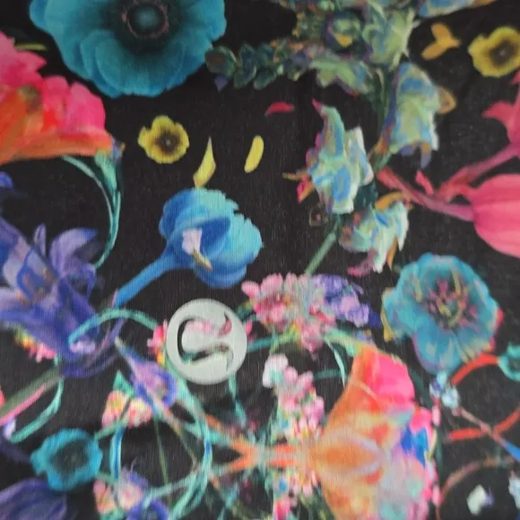 Lululemon Hotty Hot High-Rise Skirt in Flowerscope Black Multi / Black
