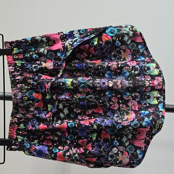 Lululemon Hotty Hot High-Rise Skirt in Flowerscope Black Multi / Black