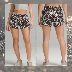 Lululemon Hotty Hot High-Rise Lined Short 4&quot; shorts size‎ 2 NWT