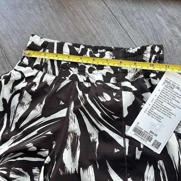 Lululemon Hotty Hot High-Rise Lined Short 4&quot; shorts size‎ 2 NWT