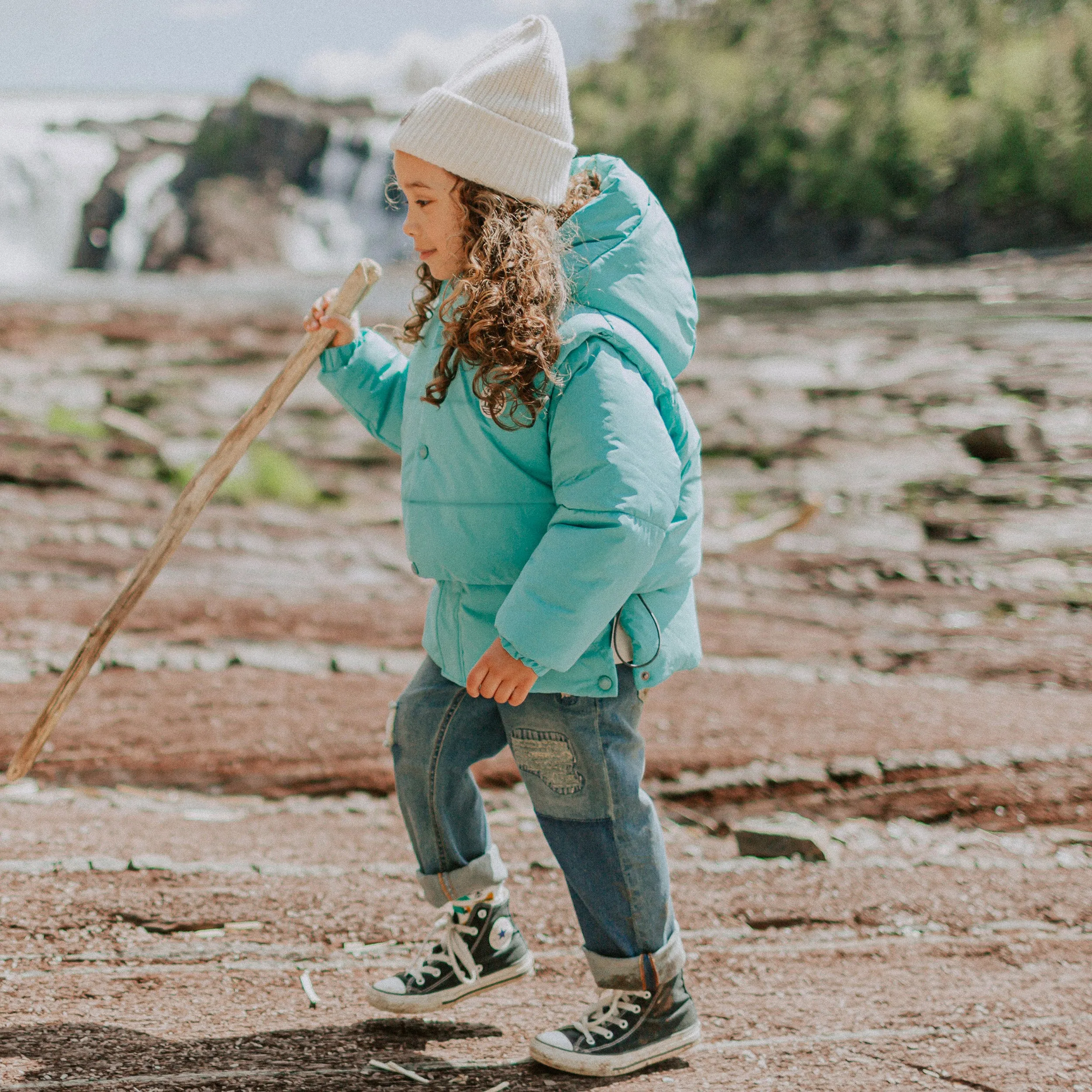 Manteau doudoune bleu à col montant en polyester, enfant || High collar blue puffer coat in polyester, child