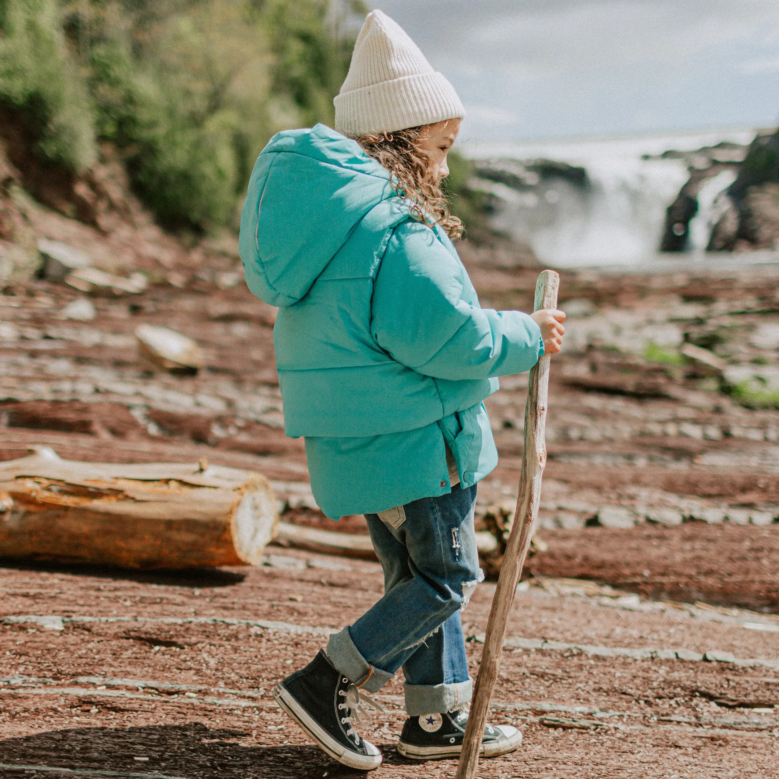 Manteau doudoune bleu à col montant en polyester, enfant || High collar blue puffer coat in polyester, child