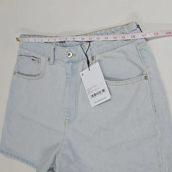 MOM SHORT STONEWASH