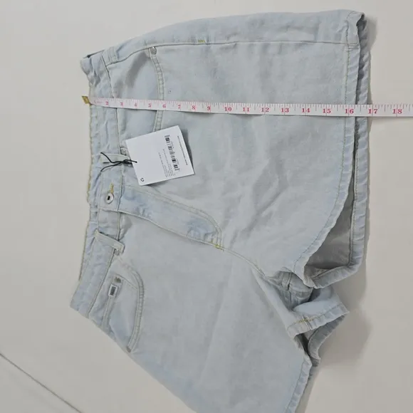 MOM SHORT STONEWASH