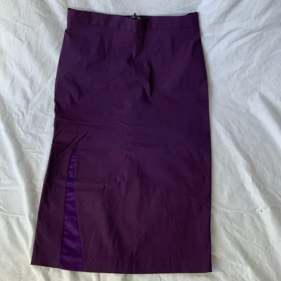 NEW UK brand Hybrid Fashion violet pencil skirt with a cut at the back