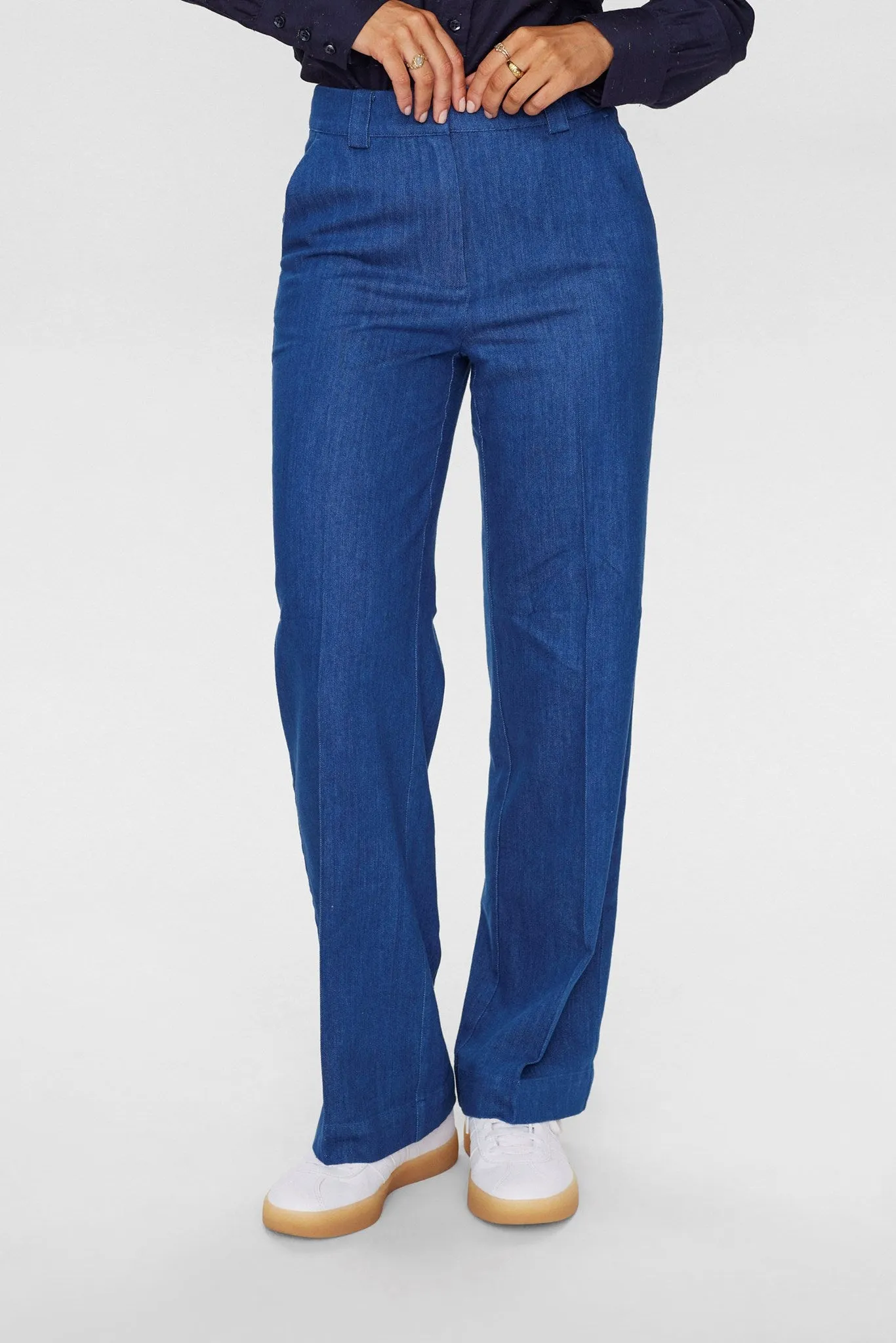 NUALETTA PANTS - Med. Blue Washed Denim