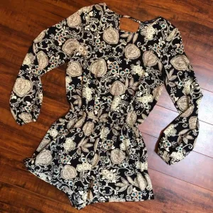 One Clothing Los Angeles sz Small Long Sleeve Paisley Shorts Jumpsuit Ro…