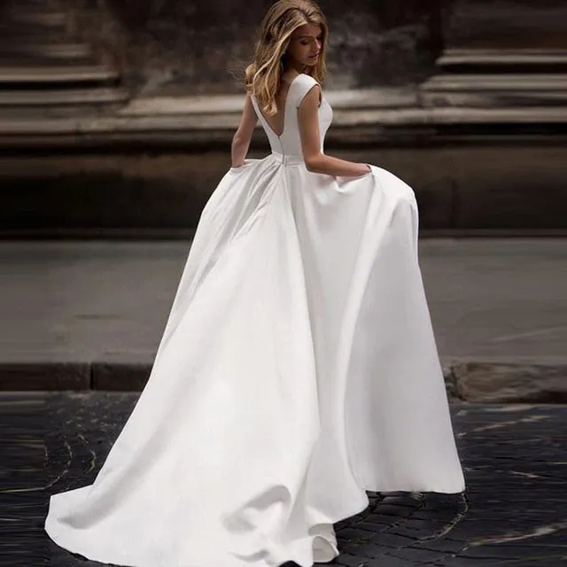 The Sales Rack-Stunning Autumn/Winter Bridal Dress Made In Satin Sexy V-back