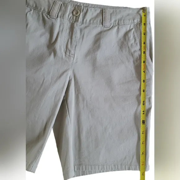 Tommy Bahama Jet Away Twill Khaki Bermuda Shorts - Size 2 - NWT