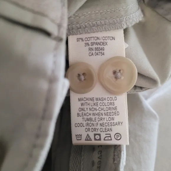 Tommy Bahama Jet Away Twill Khaki Bermuda Shorts - Size 2 - NWT