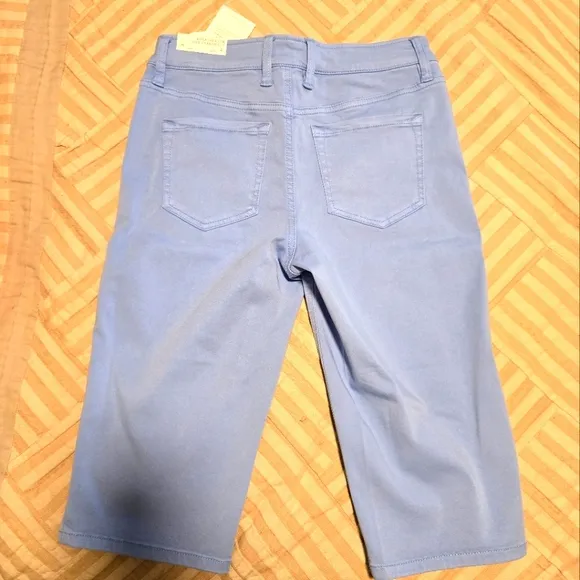 Tommy Bahamas brand new above the knee shorts.NWT,. Size 2