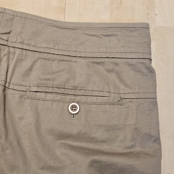Vince Coin Pocket Bermuda Shorts Tan Khaki Stretch Slim Fit size 2